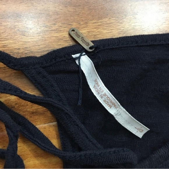 Free People Navy Floral Embroidered Cutout Shoulder Tunic Top Size Large Hippie - Picture 12 of 16